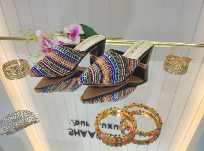 MULTI COLOUR HEEL